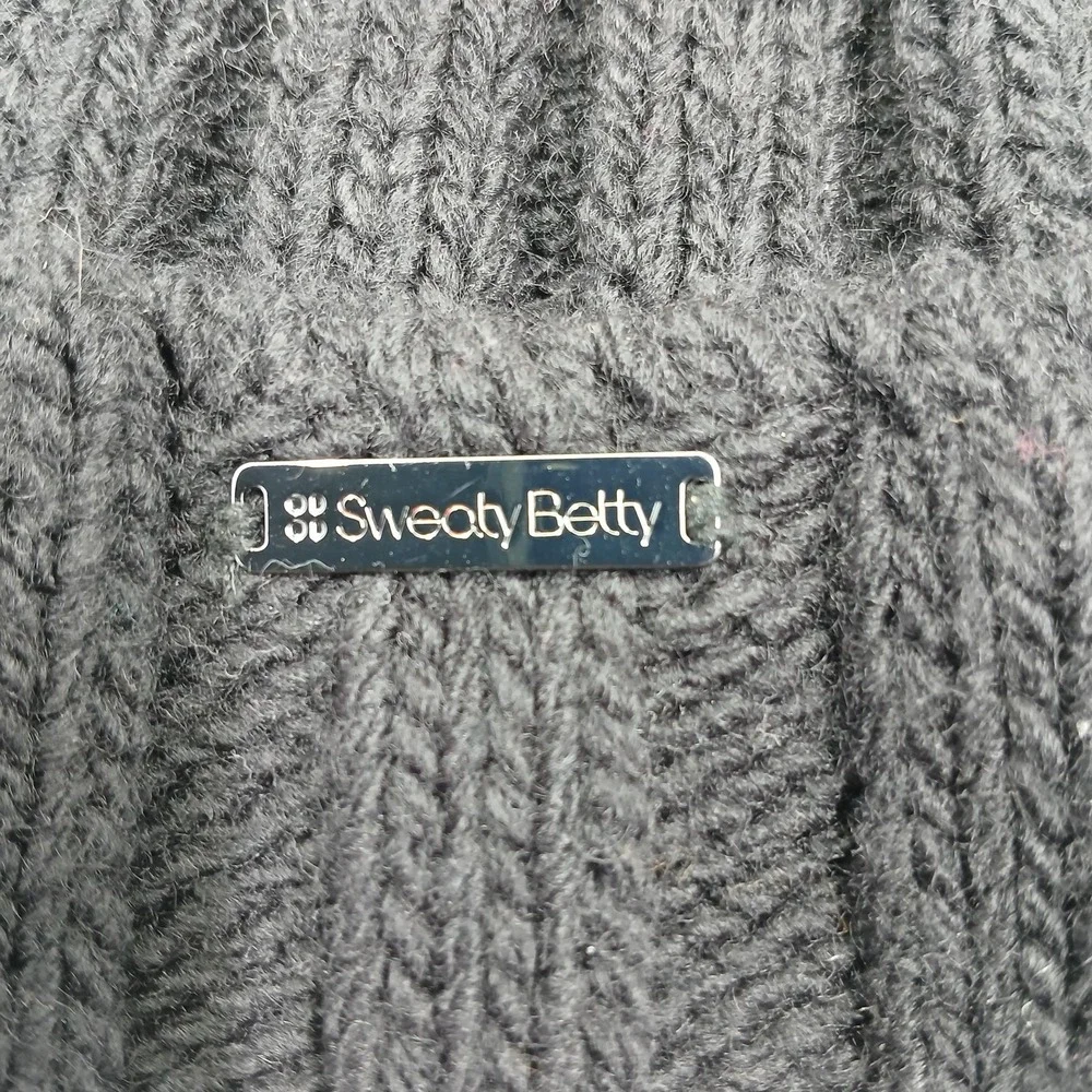 Sweaty‎ Betty Hat Beanie Fitted One Size Black White Pom Faux Fur Womens